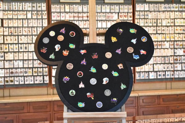 A Helpful Guide to Disney Pin Trading in 2024